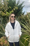 Kadın Beyaz Kapüşonlu Şardonlu Fermuarlı Polar Sweat (ZCKSS146)