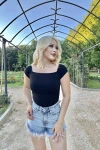 Kadın Siyah Madonna Yaka Yandan Büzme Detaylı Crop (ZCKSS135)