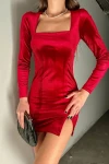 Kırmızı Yırtmaç Detaylı Kadife Mini Elbise (zck0587)