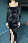 Siyah Yırtmaç Detaylı Kare Yaka Uzun Kollu Midi Boy Kadife Elbise (zck0605)
